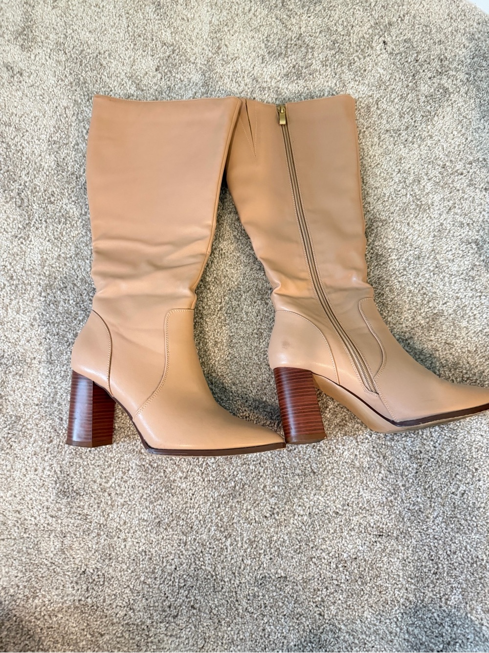 Knee-High Block Heel Boots in Tan